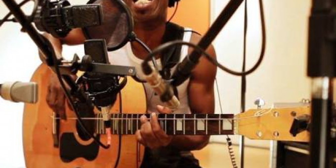 Scenic theatre: Brushy One String