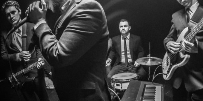 Elefánt album-release, Esti Kornél