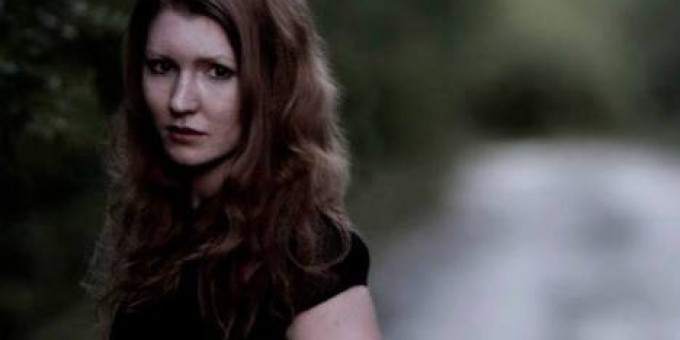 Kortárs szerzői estek Tv-felvétellel:  Naked Woods