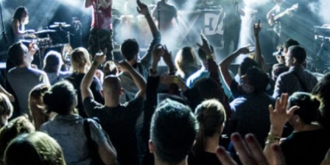 Random Trip feat. Szivák Zsolt (Cloud9+), Kollányi Zsuzsi (Garami Funky Staff, Majka), MC Zeek (Rewind)