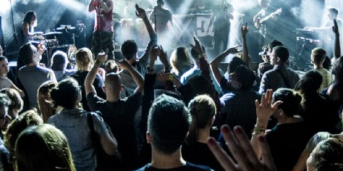 Random Trip feat. Call Me Unique /UK/, Busa Pista (Irie Maffia), MC Zeek, Romhányi Áron (Loop Doctors), Sabák Péter (Amoeba)