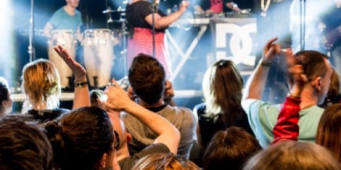 Random Trip feat. Füstös Bálint (Margaret Island), Székely Marci (Ozone Mama), Pulius Tibi (Supernem), Drapos Gergely (Péterfy Bori & Love Band), Szebényi Dániel (Ocho Macho)