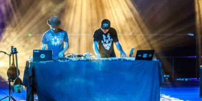 Emancipator Ensemble (US), IALAZ live