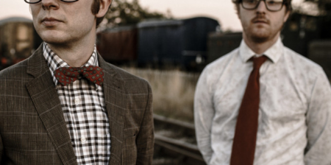 Pesti Estek: Public Service Broadcasting (UK), Deley 